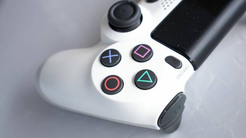 Porównanie PlayStation 5 i Xbox Series X: Którą konsolę wybrać?